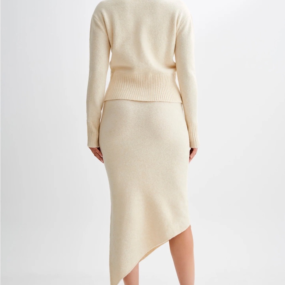 Elegant Cream Skirt - Picture 6 of 9